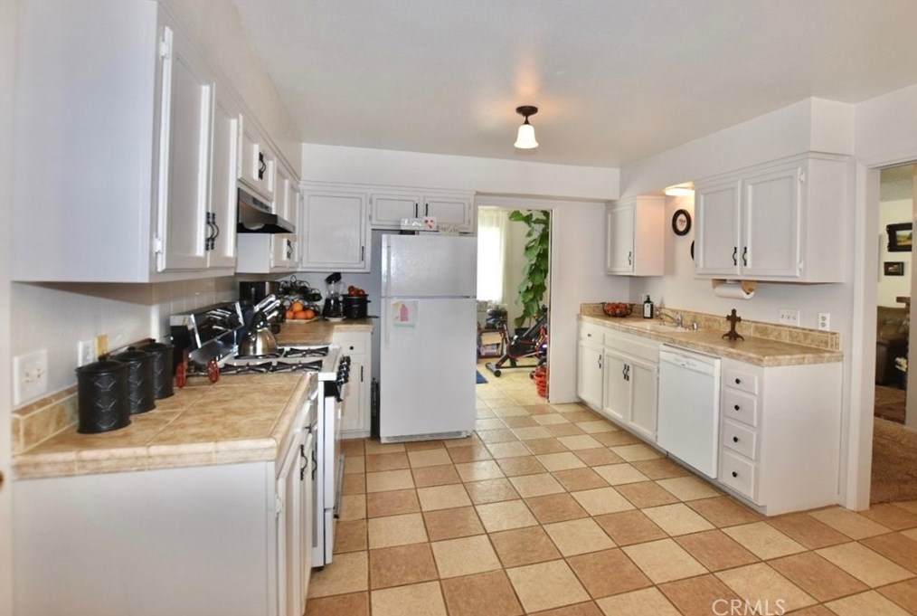 21451 Santa Maria Dr, Tehachapi, CA 93561