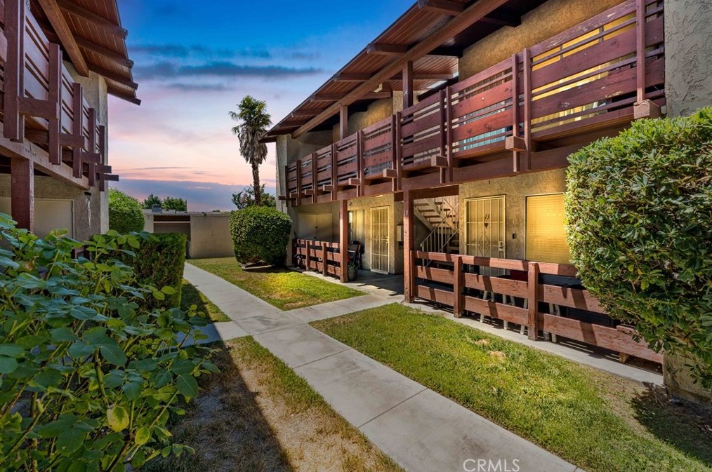 2040 W Avenue J13 #13, Lancaster, CA 93536