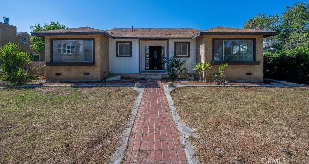 15836 Chatsworth St, San Fernando, CA 91344-7126