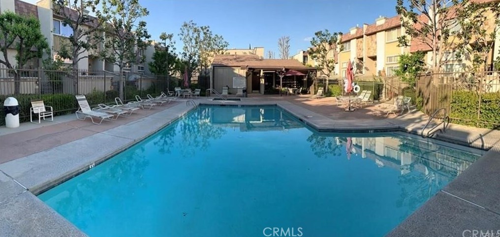 21901 Lassen St, Chatsworth CA  91311-3618 exterior