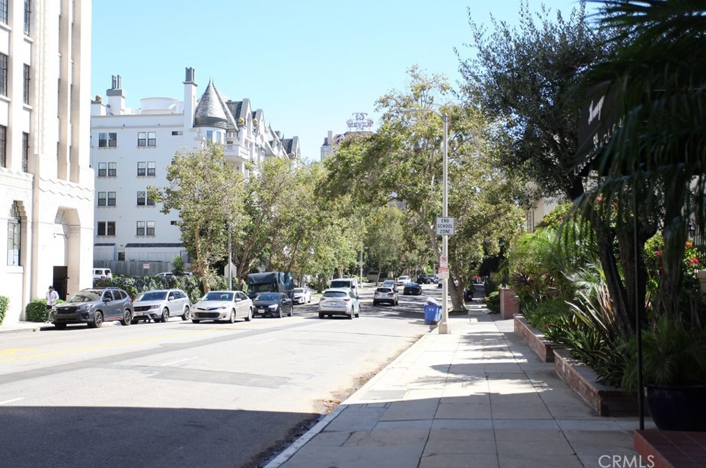 531 Rossmore Ave, Los Angeles CA  90004-2430 exterior