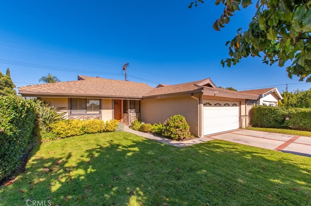 12929 Lull St, North Hollywood, CA 91605-1923
