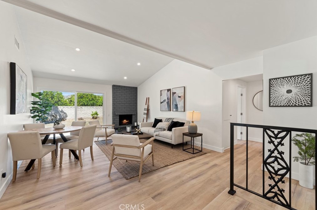 605 Velarde Dr, Thousand Oaks, CA 91360-1332