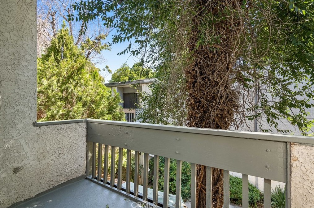 18620 Hatteras St, Los Angeles CA  91356-1804 exterior