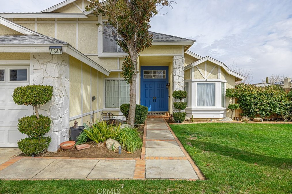 1347 Geraldine Ln, Lancaster, CA 93535