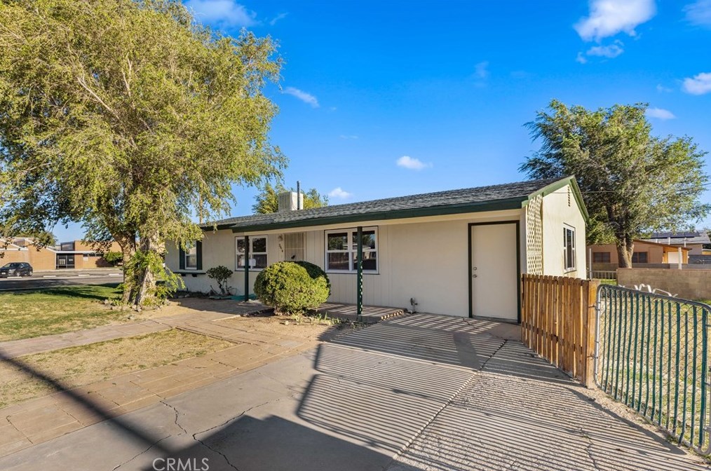 2014 Panamint St, Mojave, CA 93501