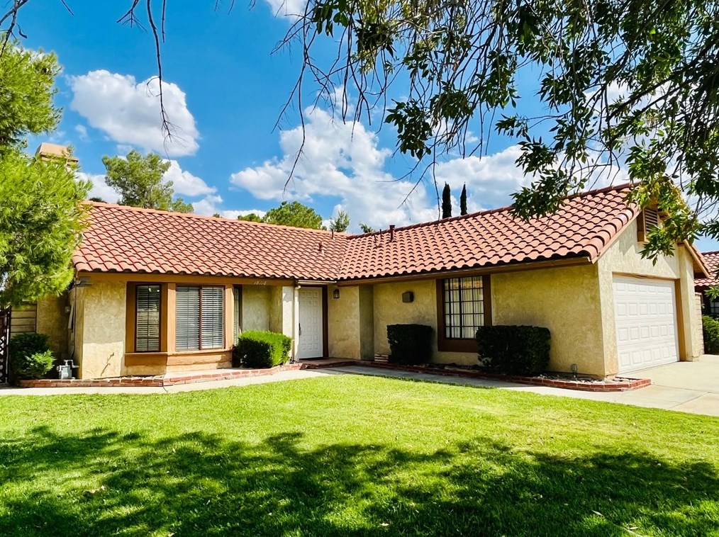 38118 High Country Rd, Palmdale, CA 93551-4415