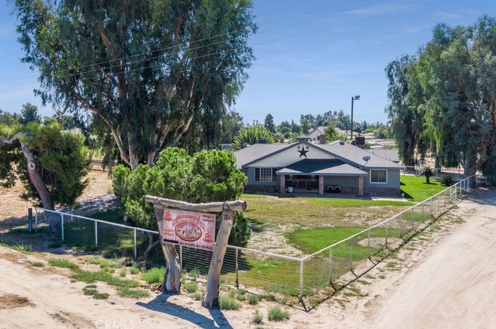 1549 Houghton Rd, Bakersfield, CA 93313