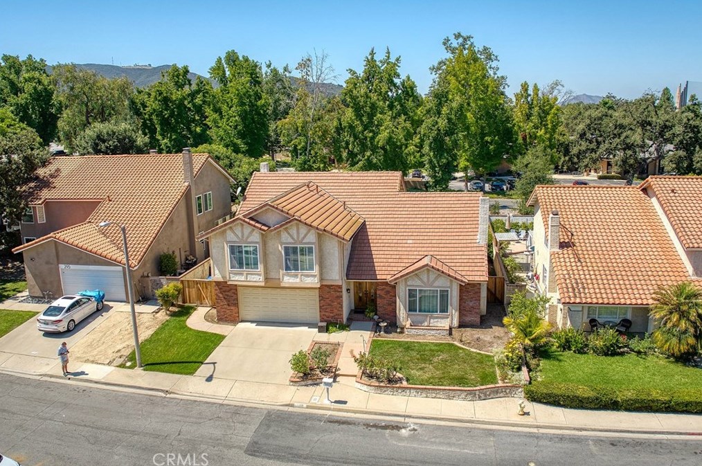 287 Fox Hills Dr, Thousand Oaks, CA 91361-1302