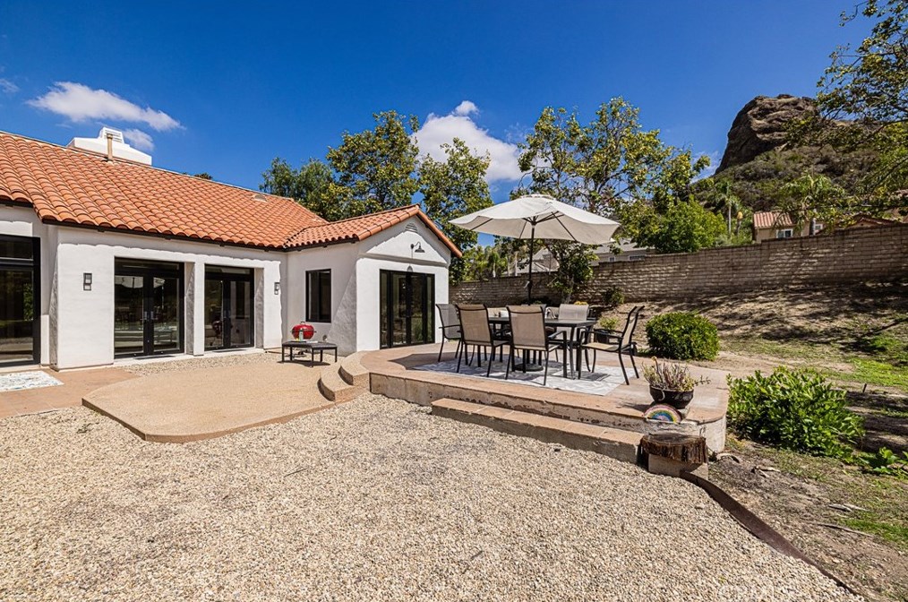 32904 Denver Springs Dr, Thousand Oaks CA  91361-5575 exterior