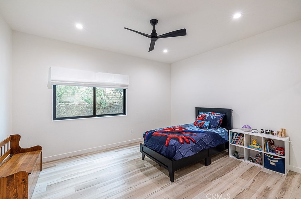 32904 Denver Springs Dr, Thousand Oaks CA  91361-5575 exterior