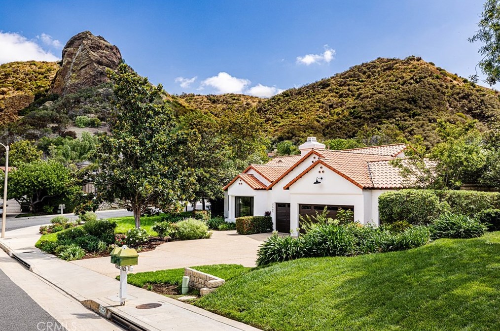 32904 Denver Springs Dr, Thousand Oaks CA  91361-5575 exterior