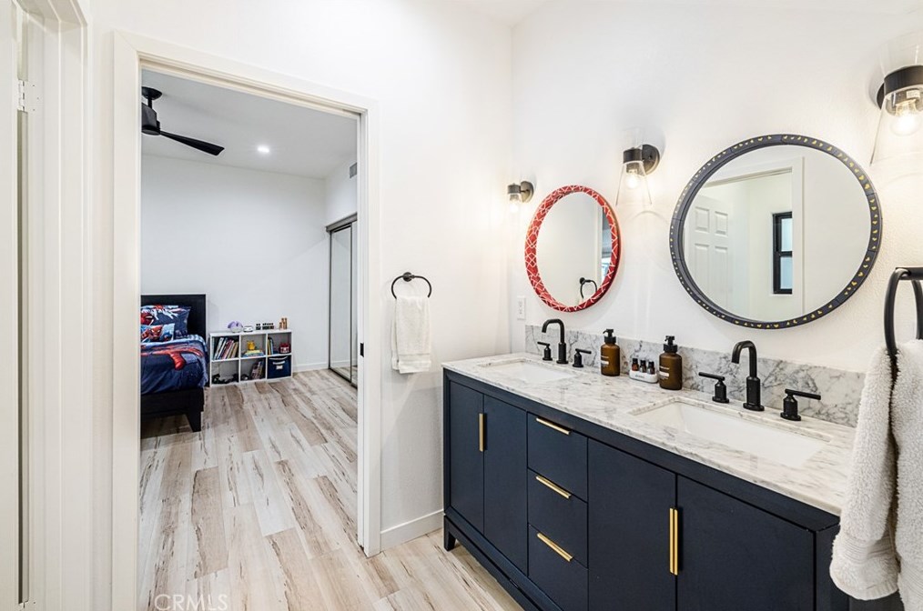 32904 Denver Springs Dr, Thousand Oaks CA  91361-5575 exterior