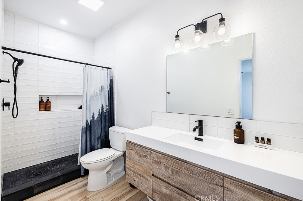 32904 Denver Springs Dr, Thousand Oaks CA  91361-5575 exterior