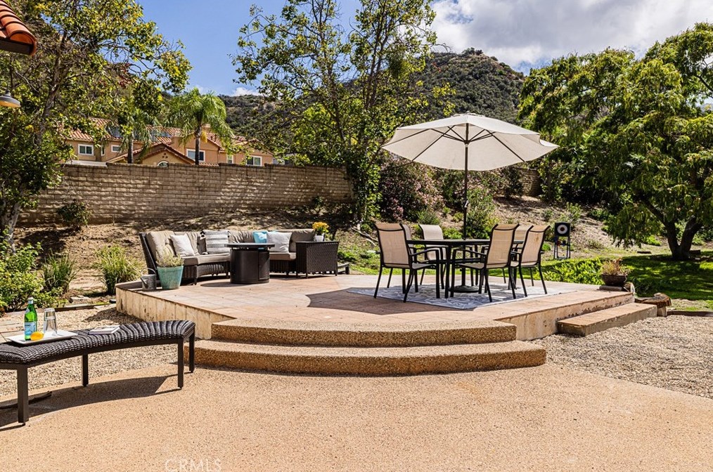 32904 Denver Springs Dr, Thousand Oaks CA  91361-5575 exterior