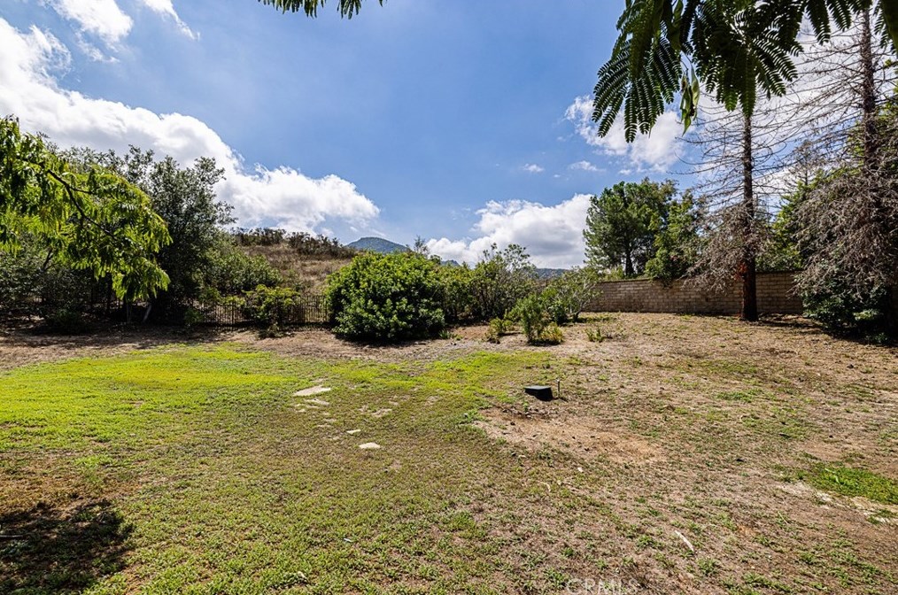 32904 Denver Springs Dr, Thousand Oaks CA  91361-5575 exterior