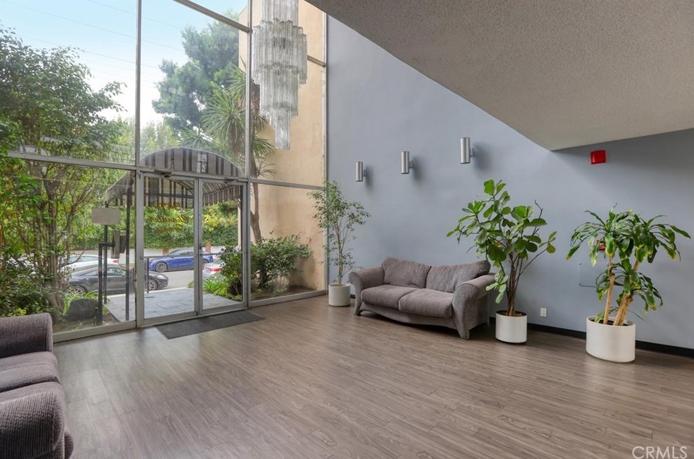 5411 Tyrone Ave, Van Nuys CA  91401-5101 exterior