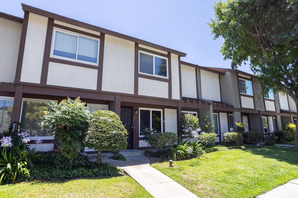 19010 Archwood St, Los Angeles CA  91335-5118 exterior