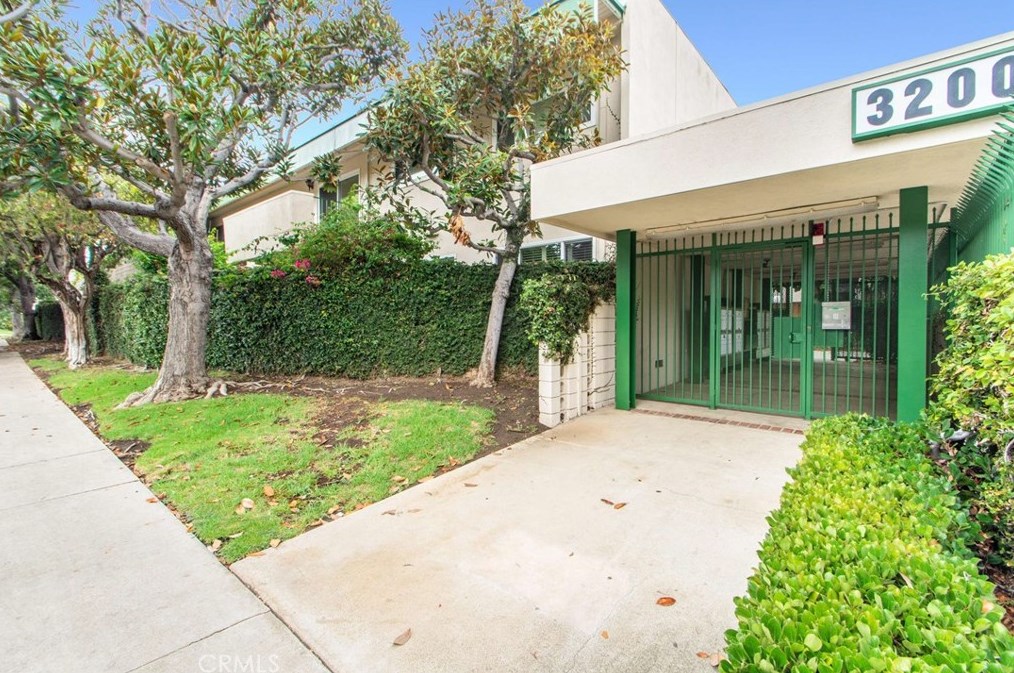 3200 Sepulveda Blvd, Los Angeles CA  90034-4264 exterior