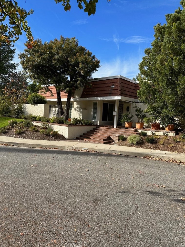 23555 Park Belmonte, Calabasas, CA 91302