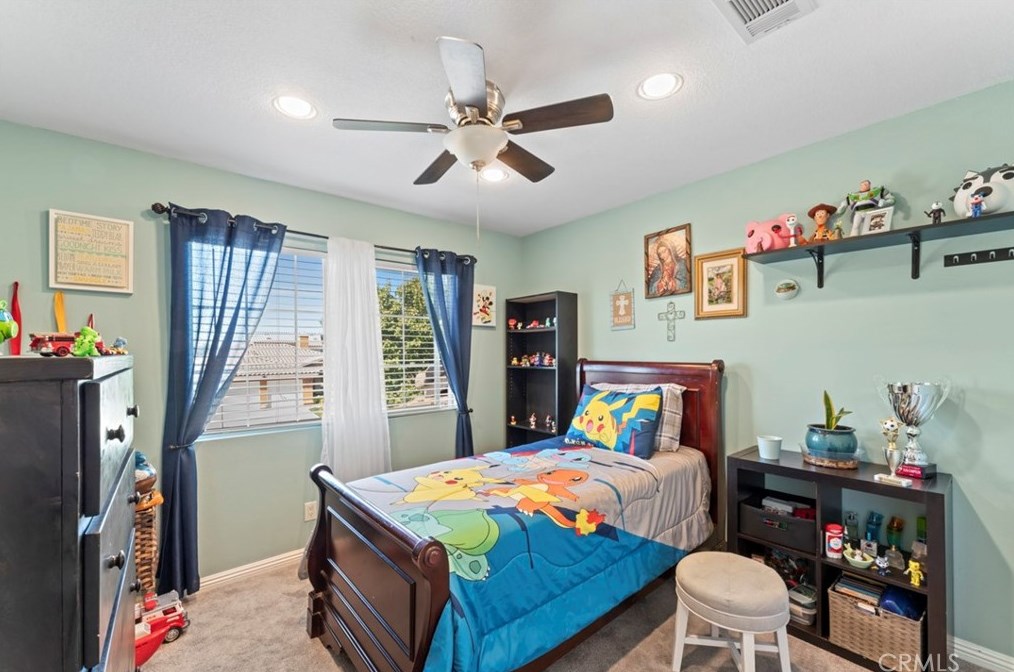 37502 Park Forest Ct, Palmdale CA  93552-4645 exterior