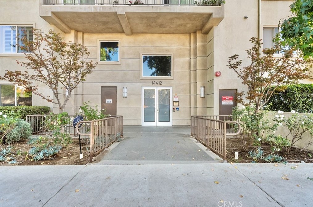 14412 Killion St #306, Van Nuys, CA 91401