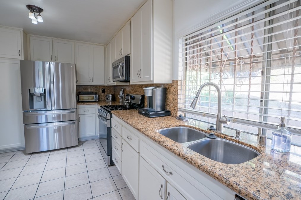 10724 De Haven Ave, Los Angeles CA  91331-2007 exterior