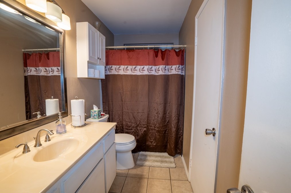 10724 De Haven Ave, Los Angeles CA  91331-2007 exterior