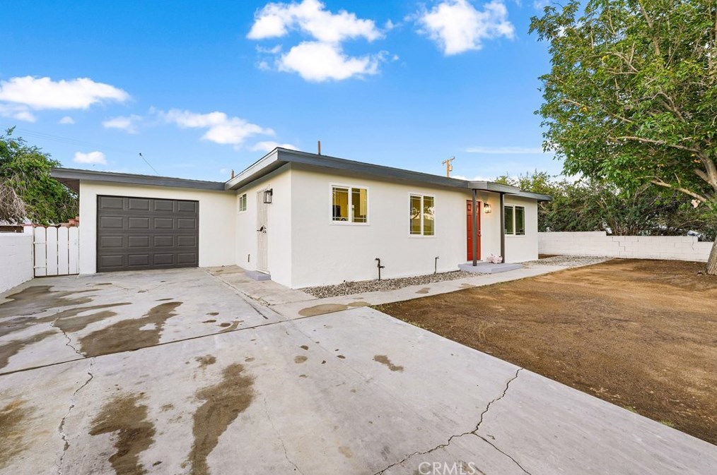 1135 W Pillsbury St, Lancaster, CA 93534