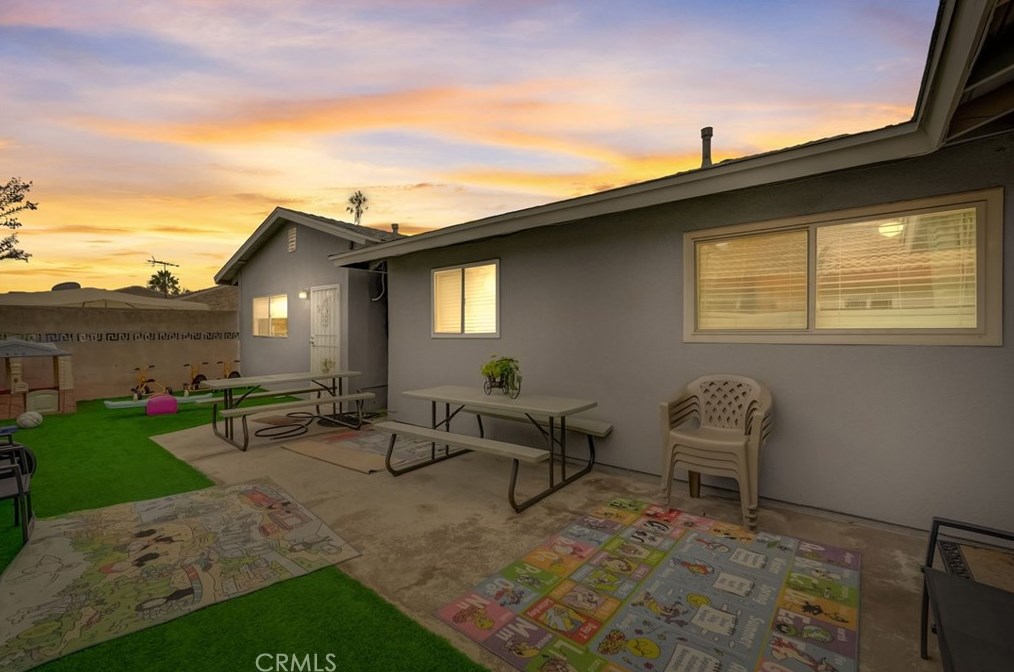 402 Moorehaven Dr, Long Beach, CA 90746