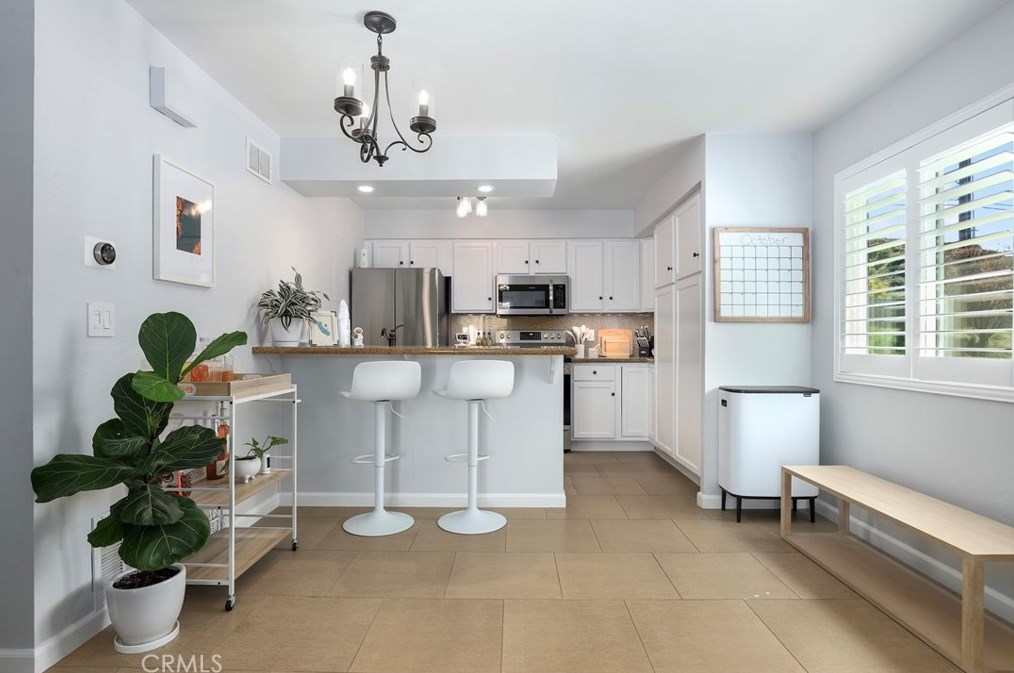 28144 Robin Ave, Santa Clarita, CA 91350