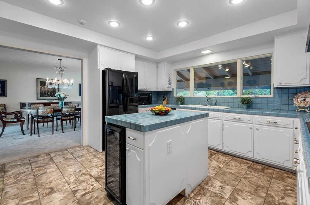 17811 Ridgeway Rd, San Fernando CA  91344-2134 exterior