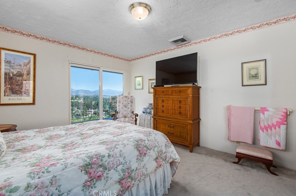 17811 Ridgeway Rd, San Fernando CA  91344-2134 exterior
