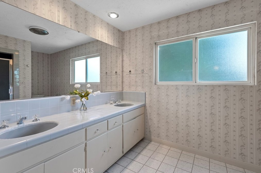 17811 Ridgeway Rd, San Fernando CA  91344-2134 exterior