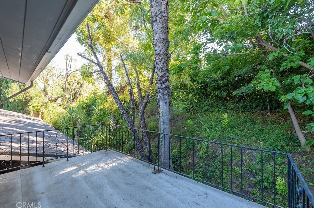 17811 Ridgeway Rd, San Fernando CA  91344-2134 exterior