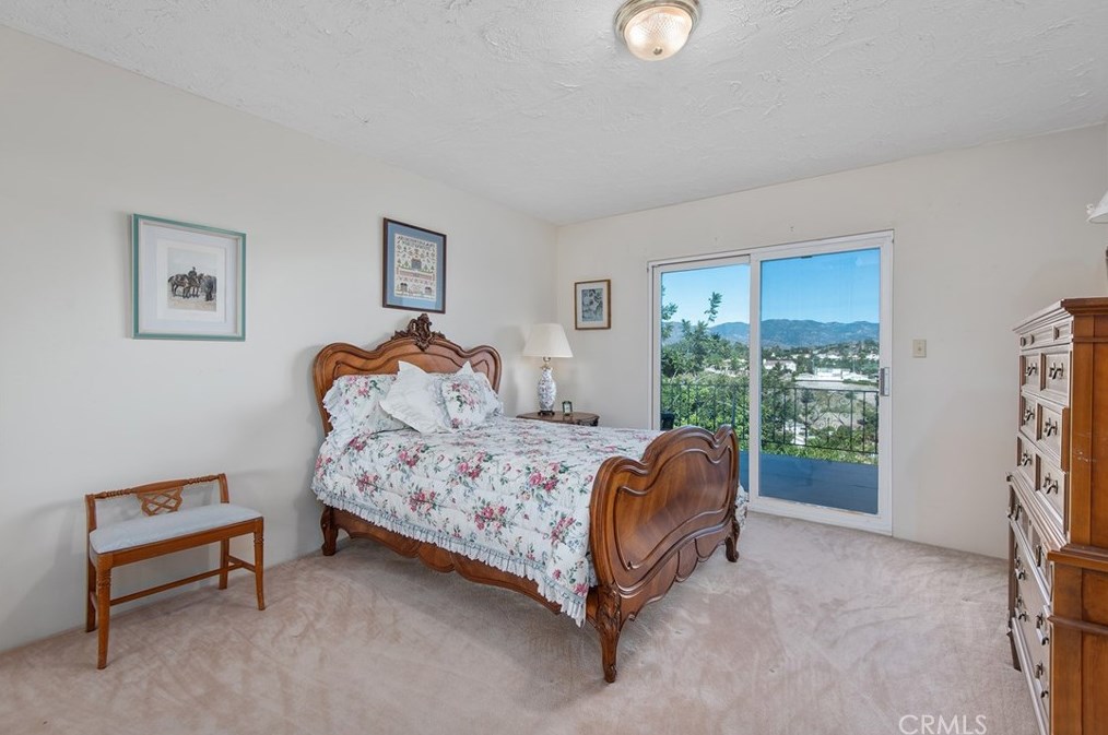 17811 Ridgeway Rd, San Fernando CA  91344-2134 exterior