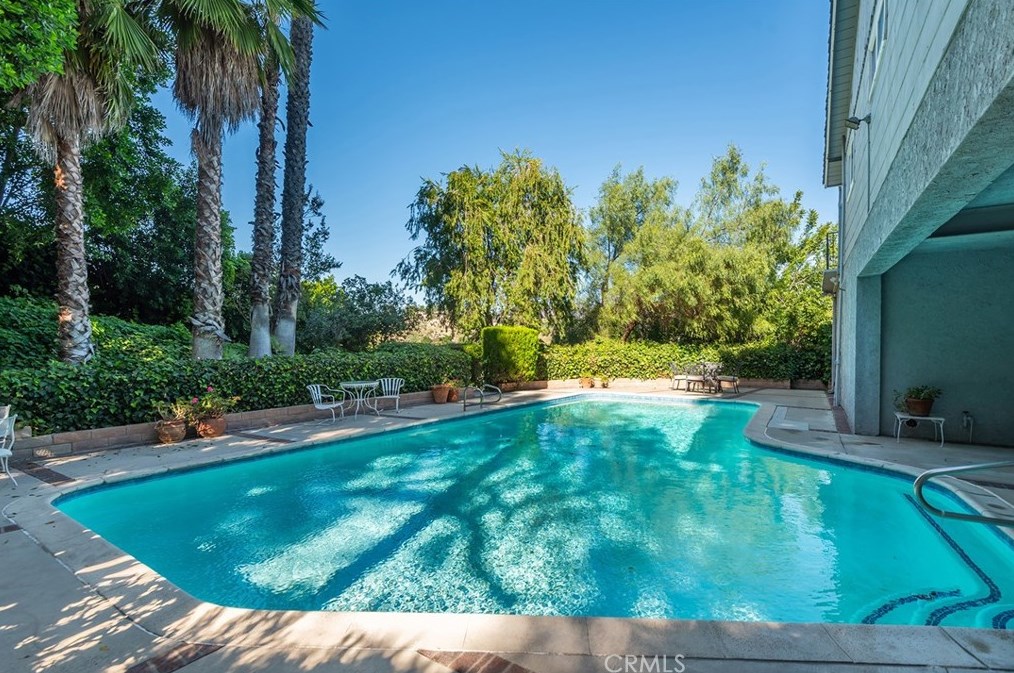 17811 Ridgeway Rd, San Fernando CA  91344-2134 exterior