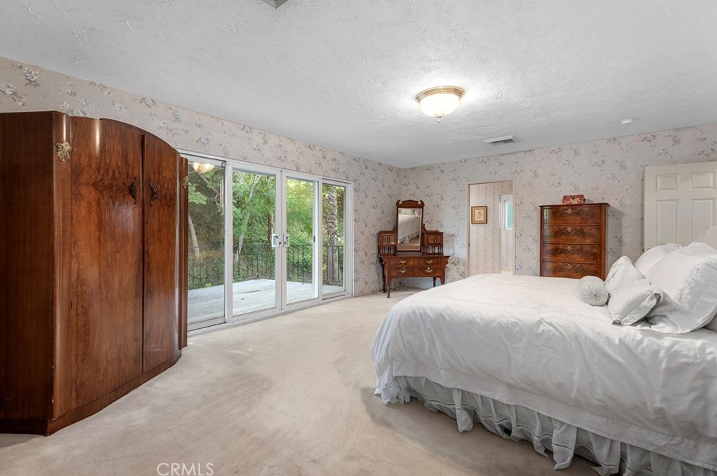 17811 Ridgeway Rd, San Fernando CA  91344-2134 exterior