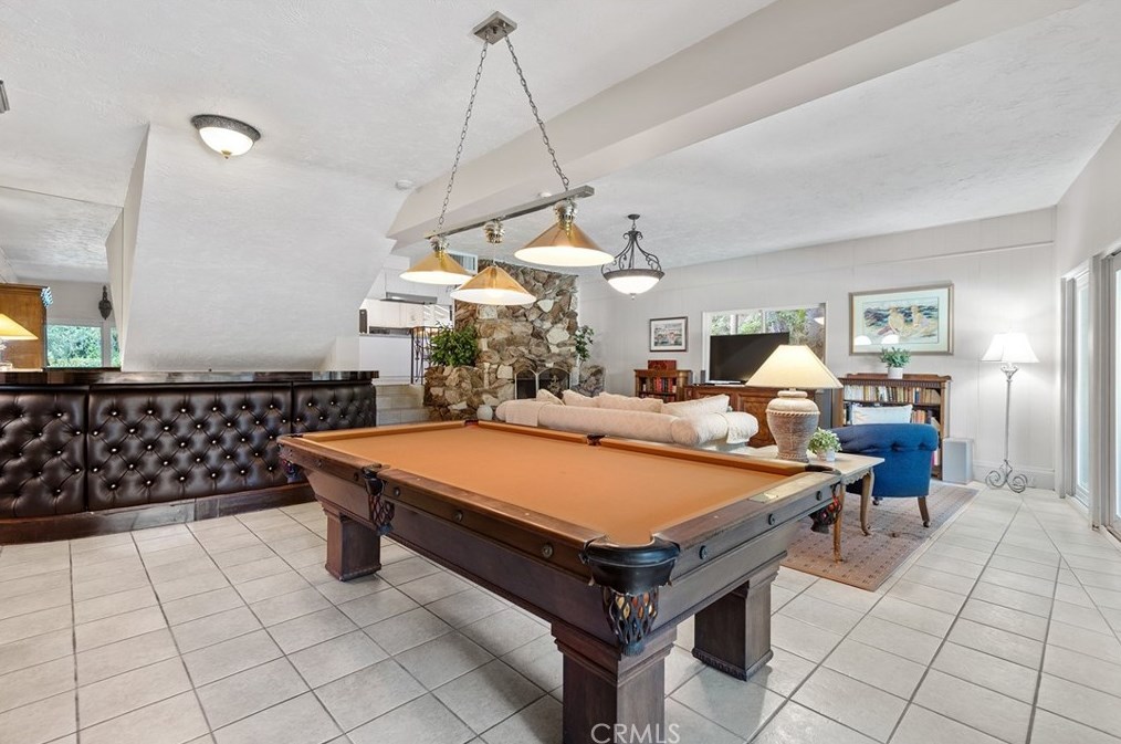 17811 Ridgeway Rd, San Fernando CA  91344-2134 exterior