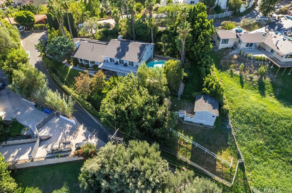 17811 Ridgeway Rd, San Fernando CA  91344-2134 exterior