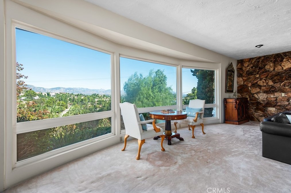 17811 Ridgeway Rd, San Fernando CA  91344-2134 exterior