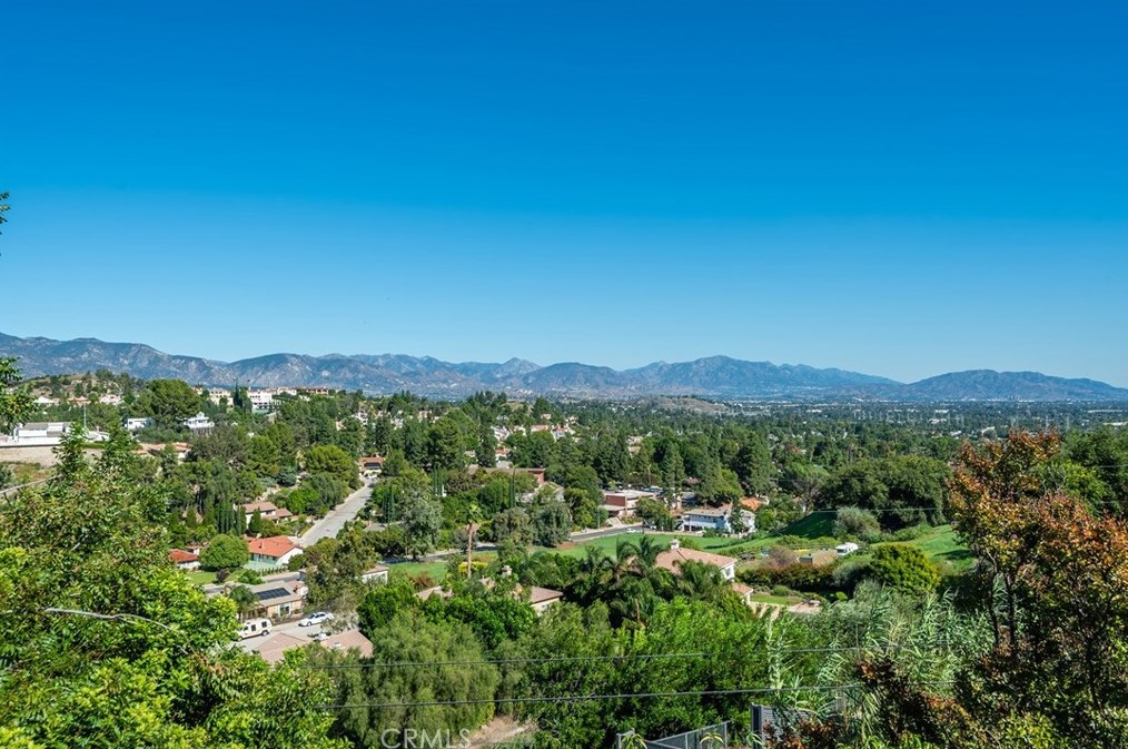 17811 Ridgeway Rd, San Fernando CA  91344-2134 exterior