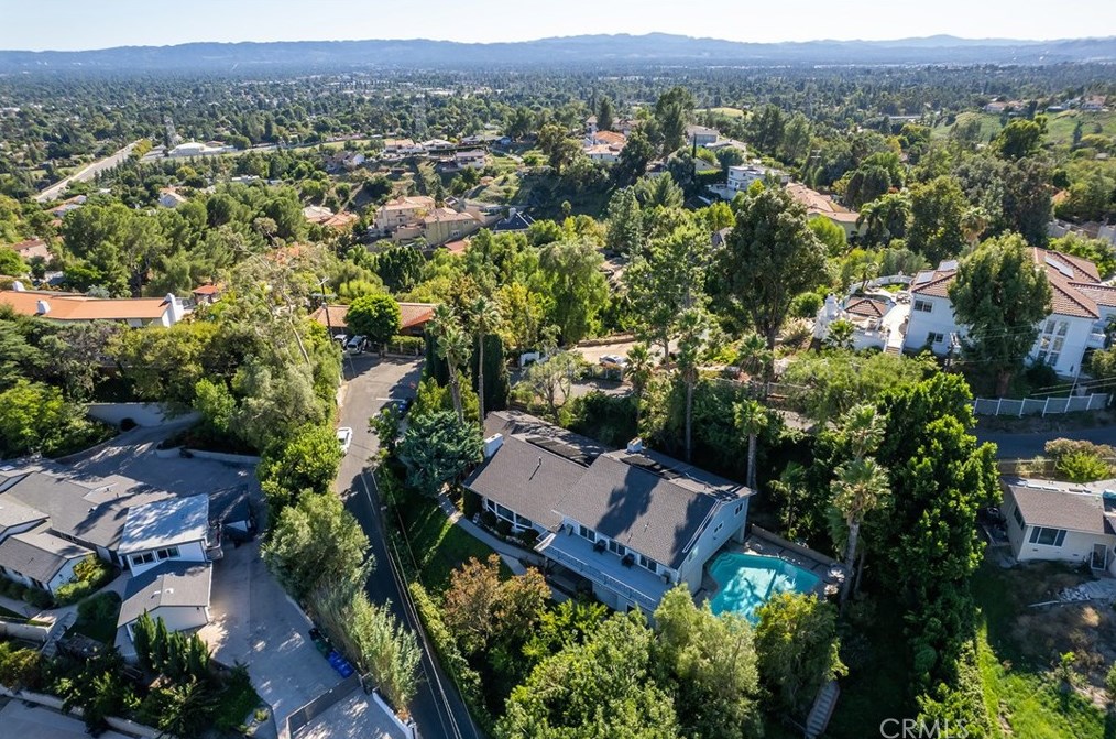 17811 Ridgeway Rd, San Fernando CA  91344-2134 exterior