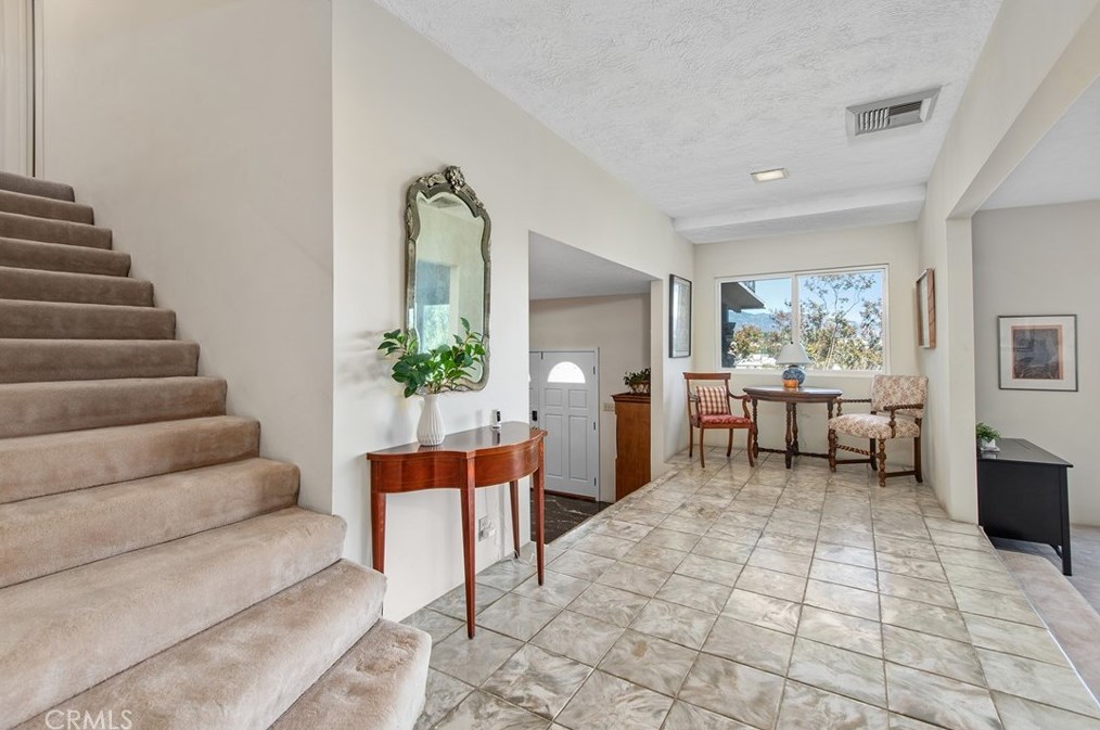 17811 Ridgeway Rd, San Fernando CA  91344-2134 exterior