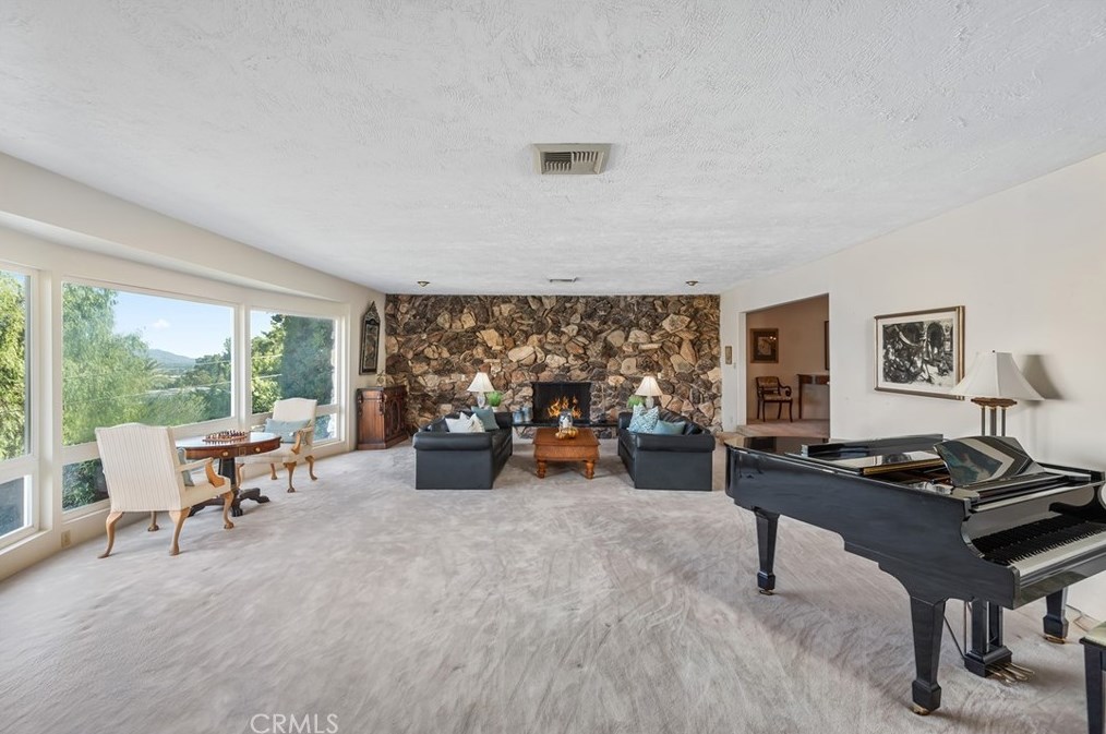 17811 Ridgeway Rd, San Fernando CA  91344-2134 exterior