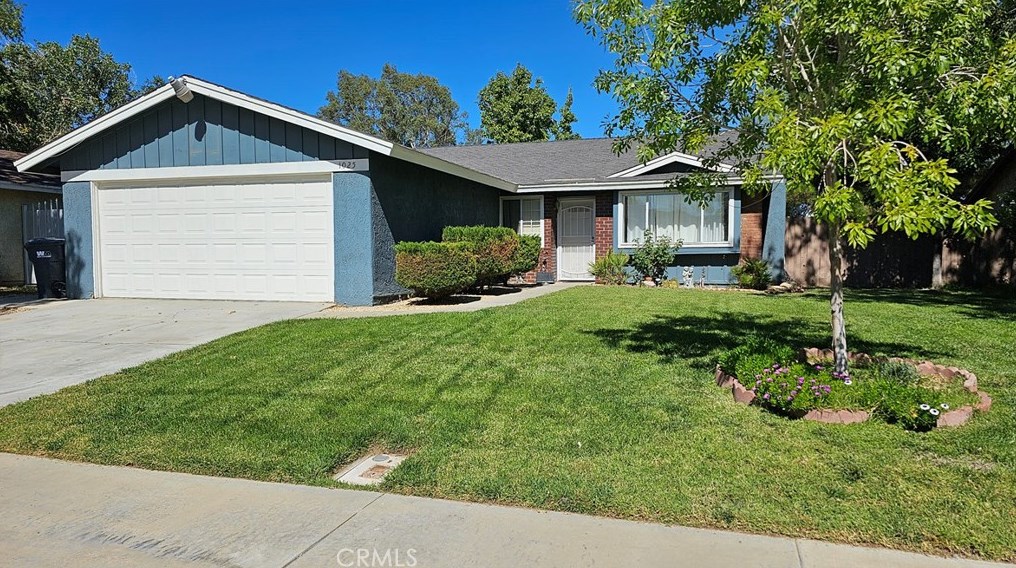 1025 Lightcap St, Lancaster, CA 93535