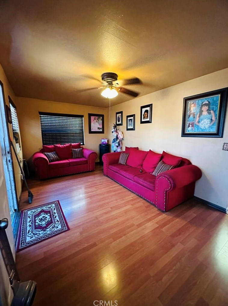 2040 Lucien St, Compton, CA 90222-2405