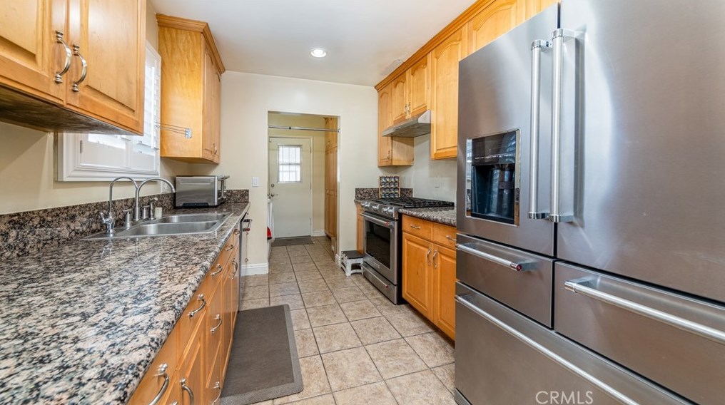 11000 Marklein Ave, San Fernando CA  91345-1330 exterior