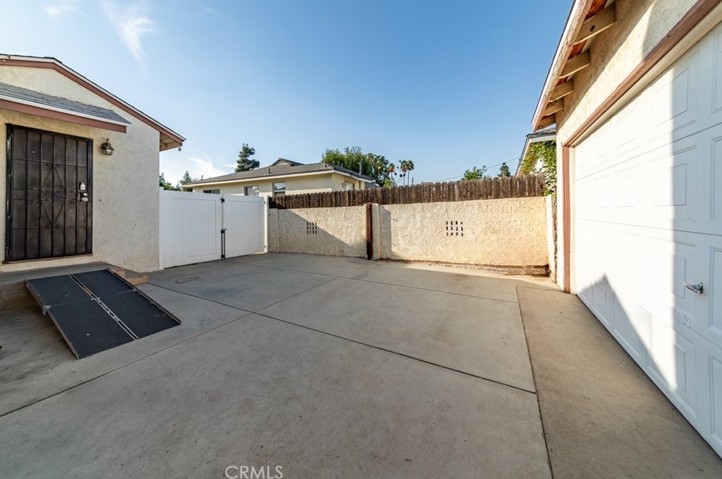 11000 Marklein Ave, San Fernando CA  91345-1330 exterior