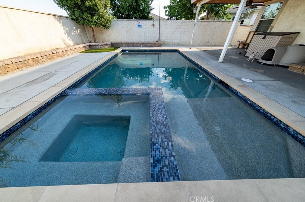 11000 Marklein Ave, San Fernando CA  91345-1330 exterior
